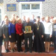 У с. Гута-Камінська місцевий настоятель привітав педагогів із професійним святом