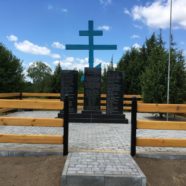 У Стобихві священики молитовно благословили відкриття пам’ятного знаку загиблим односельчанам у Другій світовій війні